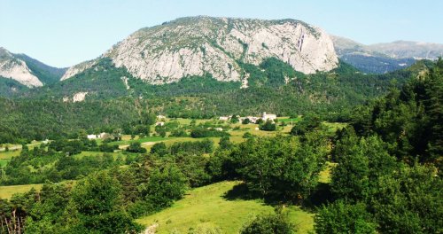 Gîte Le Gîte Le Chalet de Magali, en pleine nature au milieu des montagnes.